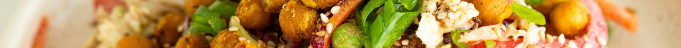Spicy Asian salade met Airfryer Kikkererwten & knapperige groenten