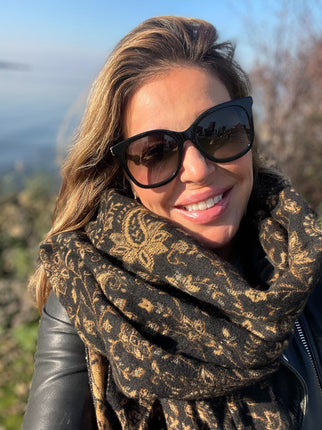 Ultra zachte zwart-camel sjaal en meditatiedeken in één