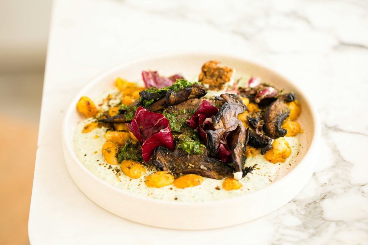 Reuzenbonen met Portobello, Chimichurri en greens op een romige saus