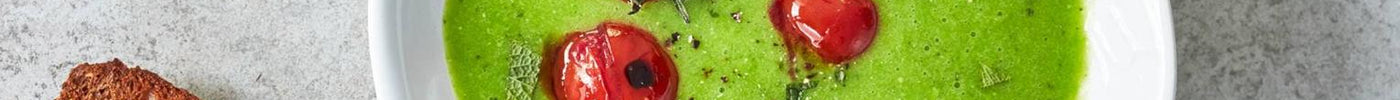 Groene herstelsoep met gember, chili & gegrilde tomaatjes