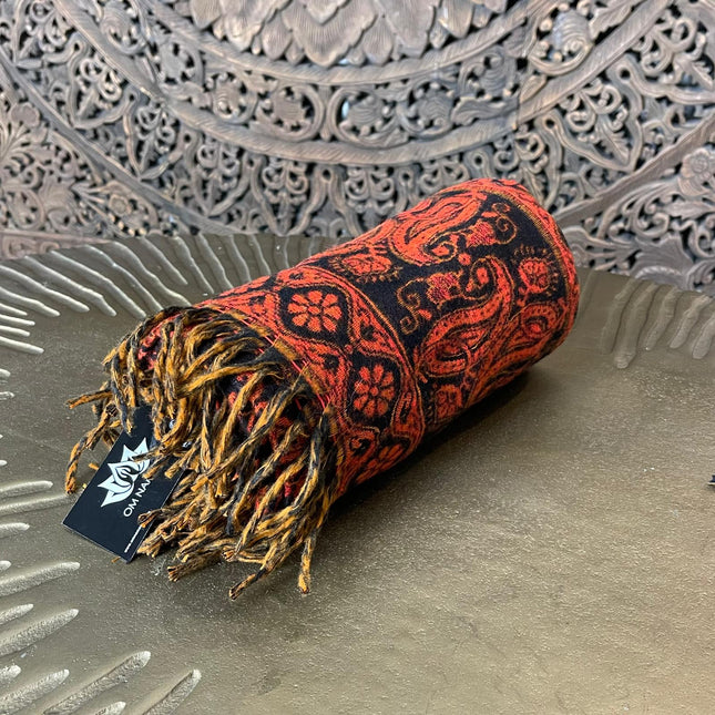 Ultra zachte zwarte-koraal oranje sjaal en meditatiedeken in één