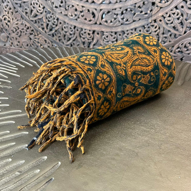 Ultra zachte donkergroene-golden sjaal en meditatiedeken in één